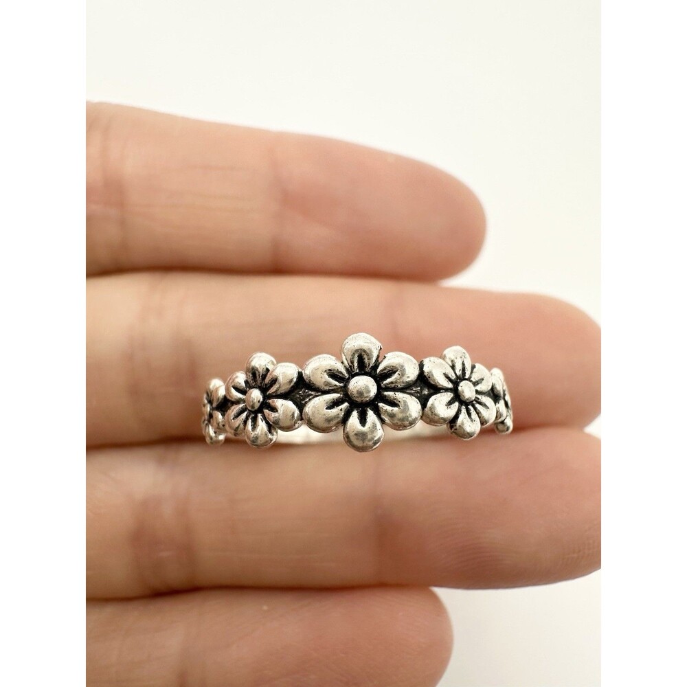 Sterling Silver Daisy Flower Band Ring Size 9